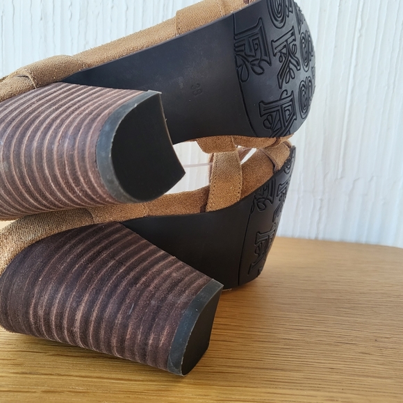 Esska Women’s 38 Anthropologie US 7 - 7.5 Tan Leather Gold Shimmer Strappy Heels - Picture 8 of 16